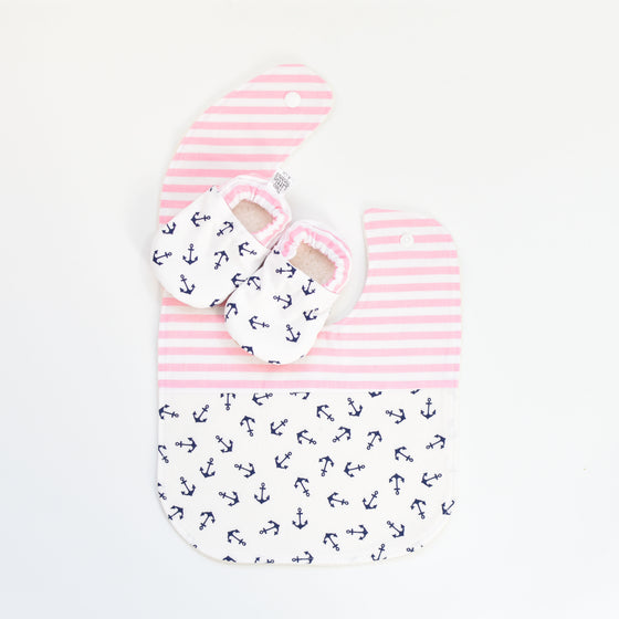 G I F T S E T S | Bib & Booties | Tossed Anchors Pink